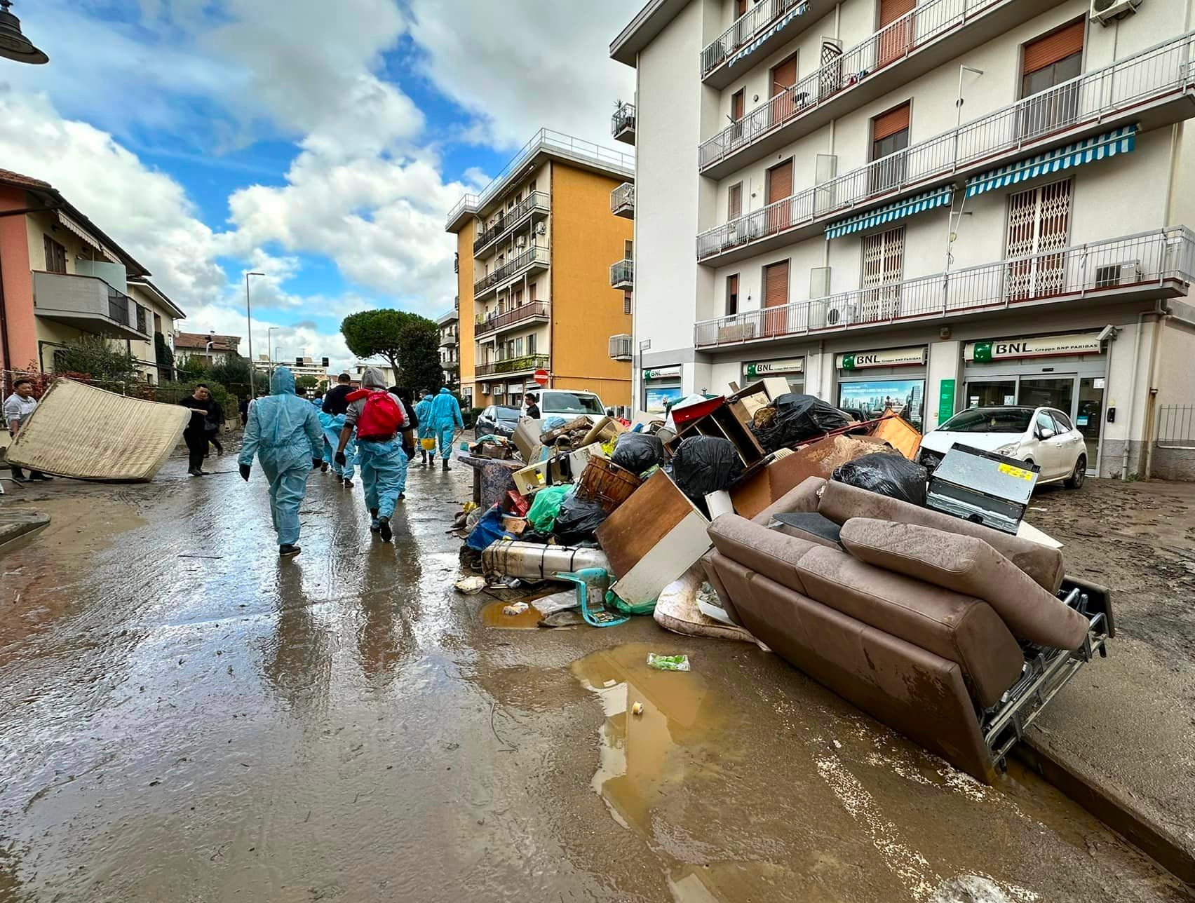 Alluvione, Giani a Prato inaugura lo sportello per le imprese: 1 dic...